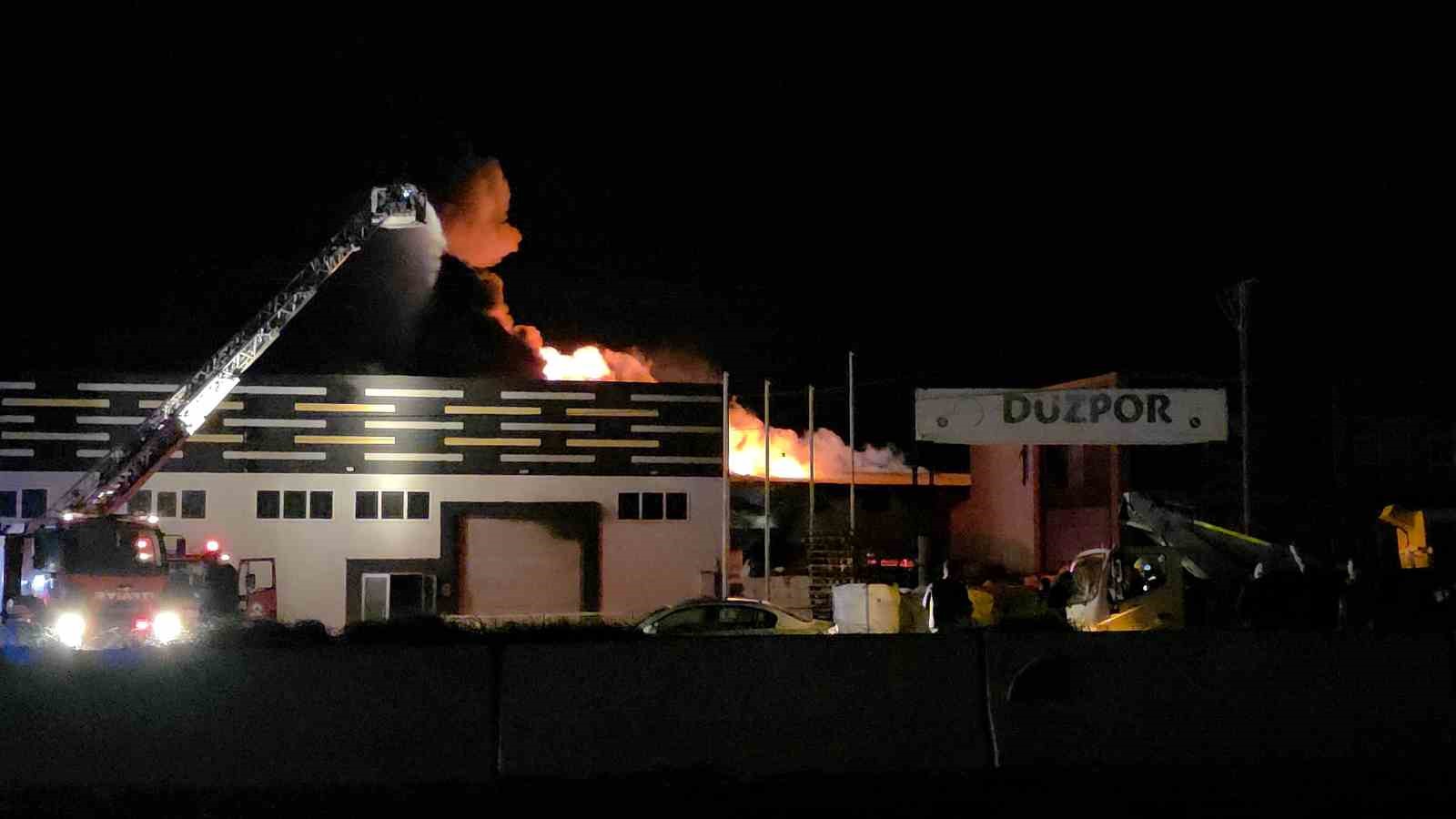 duzcede strafor fabrikasinda yangin BZBAQMPg