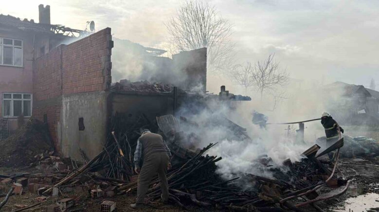 erbaada ahirda cikan yangin eve sicradi k8Q7Pudf