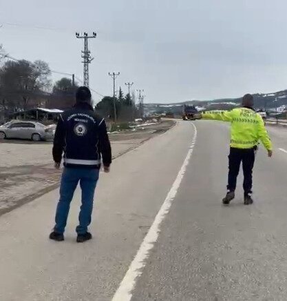 erbaada tirin yatak kisminda saklanan 2 kacak gocmen yakalandi Fb3ihI3W