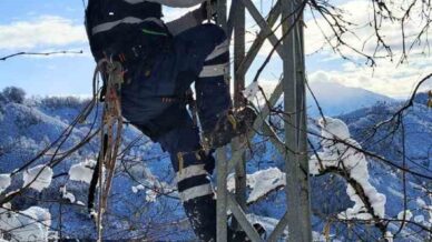 giresunda kesintisiz enerji icin kar kis demeden calisiyorlar rD5E6y5e