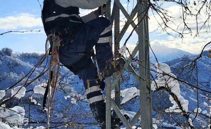 giresunda kesintisiz enerji icin kar kis demeden calisiyorlar rD5E6y5e