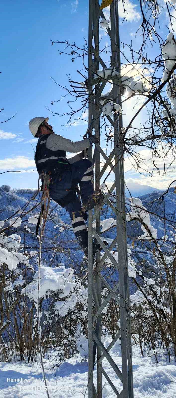 giresunda kesintisiz enerji icin kar kis demeden calisiyorlar rD5E6y5e