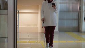 gorme engelli ogrenci yapay zeka asistani sayesinde 4 yilda ilk kez tek basina kantine NvhzBGZe