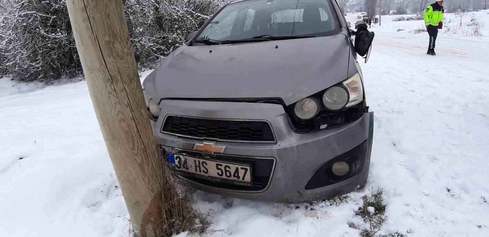 goynukte calisan saglik personelini tasiyan arac mudurnuda kaza yapti