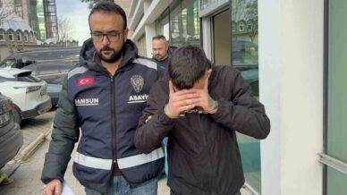 gumuscunun vitrin camini kirip altin zannettigi bilezikleri caldi QL9hi53c