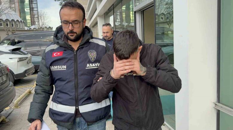 gumuscunun vitrin camini kirip altin zannettigi bilezikleri caldi QL9hi53c