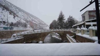 gumushane kente merkezinde kar kalinligi 30 santimetreye ulasti fGn51HXb