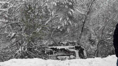 gumushanede ambulans dere yatagina yuvarlandi YvnvWz3Q