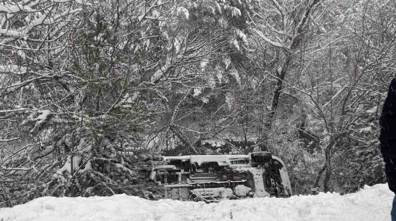 gumushanede ambulans dere yatagina yuvarlandi YvnvWz3Q