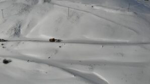 gumushanede kapanan koy yollarinda kar mesaisi araliksiz suruyor NnMH18UL