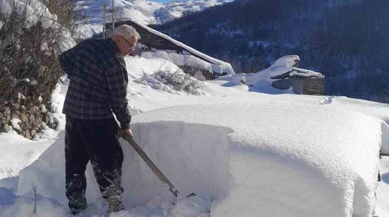 gumushanede vatandaslarin zorlu kis mesaisi 2YV4cPdY
