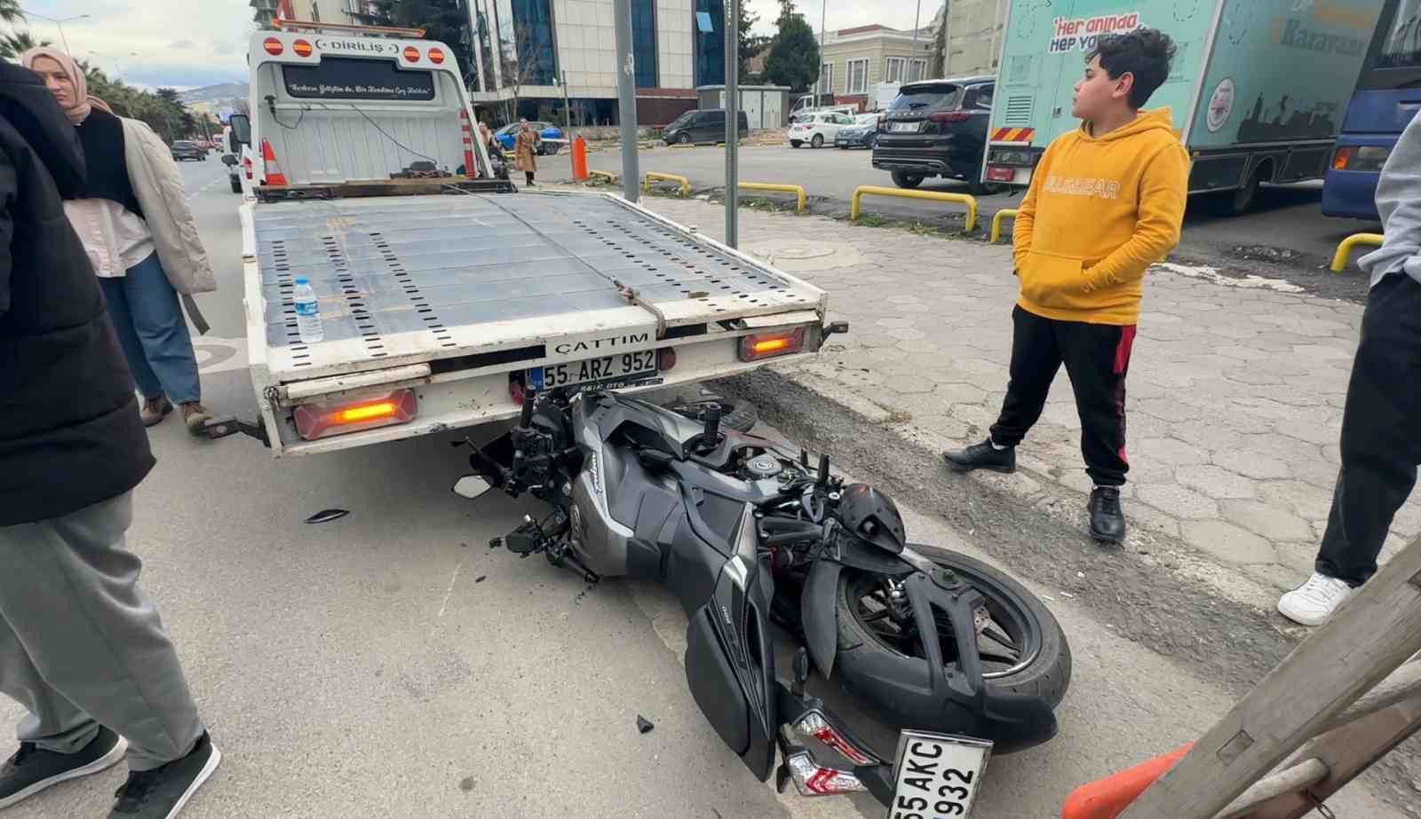 hafif ticari arac ile carpisan motosikletin surucusu yaralandi H7G9kMfk
