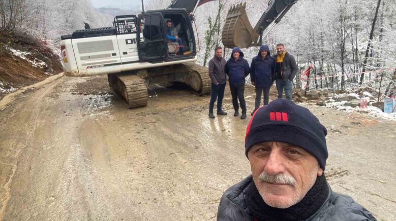 heyelan nedeniyle kapanan yol onarildi UHv2beGt