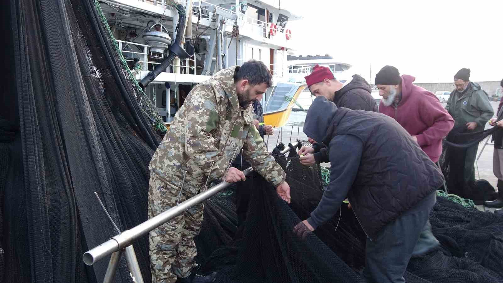 igneada ve gurcistan aciklarindaki hamsi avi beklentileri karsilamayinca balikcilar erken paydos etti kBaI4jAY