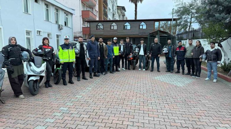 ilcede motosiklet surucusu artinca careyi guvenli surus egitimi vermekte buldular M3CTS3Az