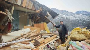 ineklerine ot vermek icin geldigi ahirda heyelandan son anda kurtuldu iBfjORVE