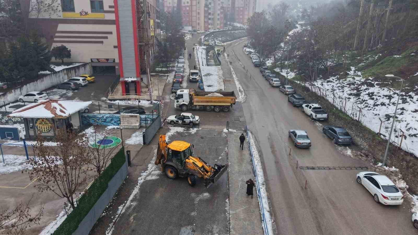 karabuk belediyesi kar temizleme calismalari suruyor tGQ8XOww