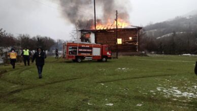 karabukte 450 yillik ahsap cami alevlere teslim oldu gkNnajYZ