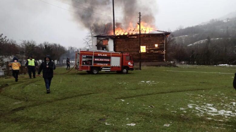 karabukte 450 yillik ahsap cami alevlere teslim oldu gkNnajYZ