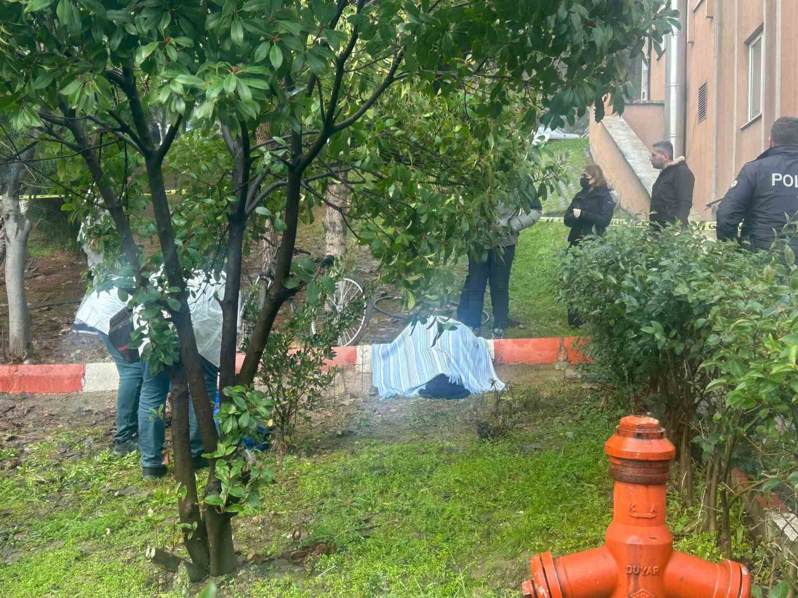 karabukte 5 kattan dusen yasli kadin yasamini yitirdi Ua7Q2itJ