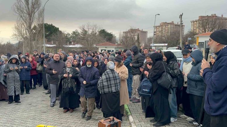 karabukte ogrenci ogretmen ve veliler umre icin yola cikti EkDbAeaZ