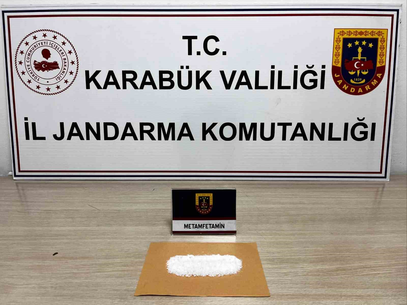 karabukte uyusturucu operasyonu 5 gozalti VTUX6R3i