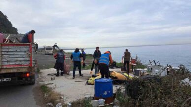 karadeniz ereglide plajlar bolgesindeki kacak yapilan kaldirildi DbnWRHHe