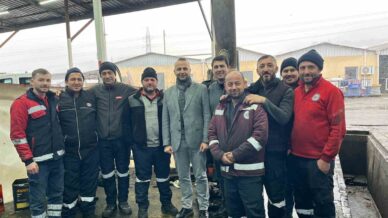 karadeniz ereglide temizlik isleri ekipleri karla mucadelede tam kadro sahada vAgZaZPP