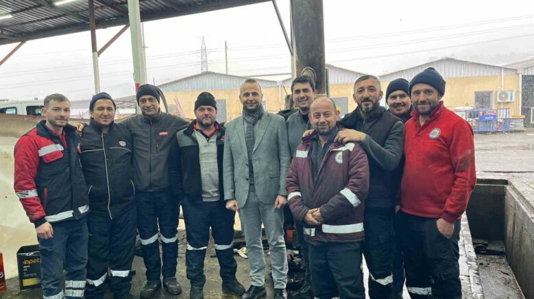 karadeniz ereglide temizlik isleri ekipleri karla mucadelede tam kadro sahada vAgZaZPP