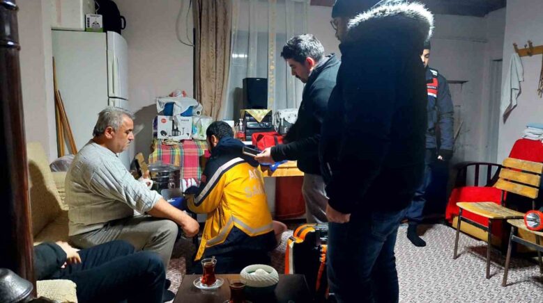 kardan yolu kapanan koydeki yaraliya ulasmak icin zamanla yaristilar ibW5q9vV