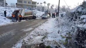 karli yolda cop kamyonu geriye kaydi isci yaralandi hMYQ5EqM