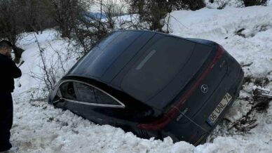 kartalkaya yolunda luks arac kara saplandi mQYsWA8e