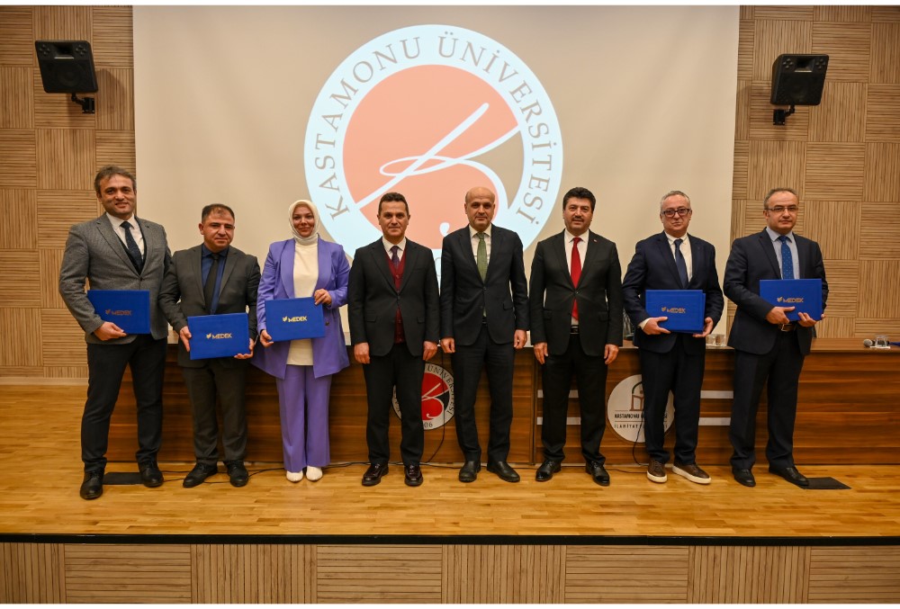 kastamonu universitesindeki programlara medek akreditasyon belgeleri verildi