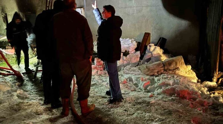 kastamonuda alevlere teslim olan ev kullanilamaz hale geldi FKHQSBu7