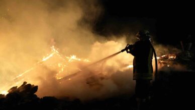 kastamonuda cikan yanginda 3 ev zarar gordu 2 samanlik yandi SOAKTiSI