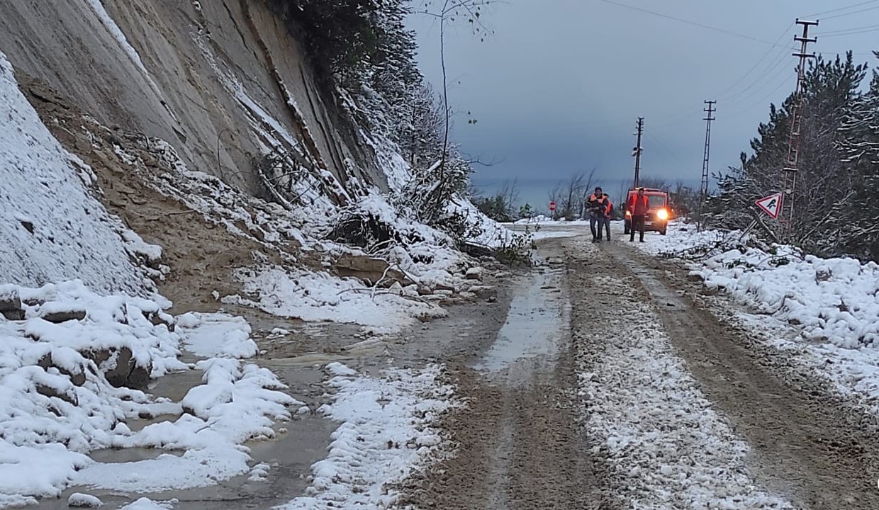 kastamonuda iki ayri noktada heyelan meydana geldi KmPLUZPr