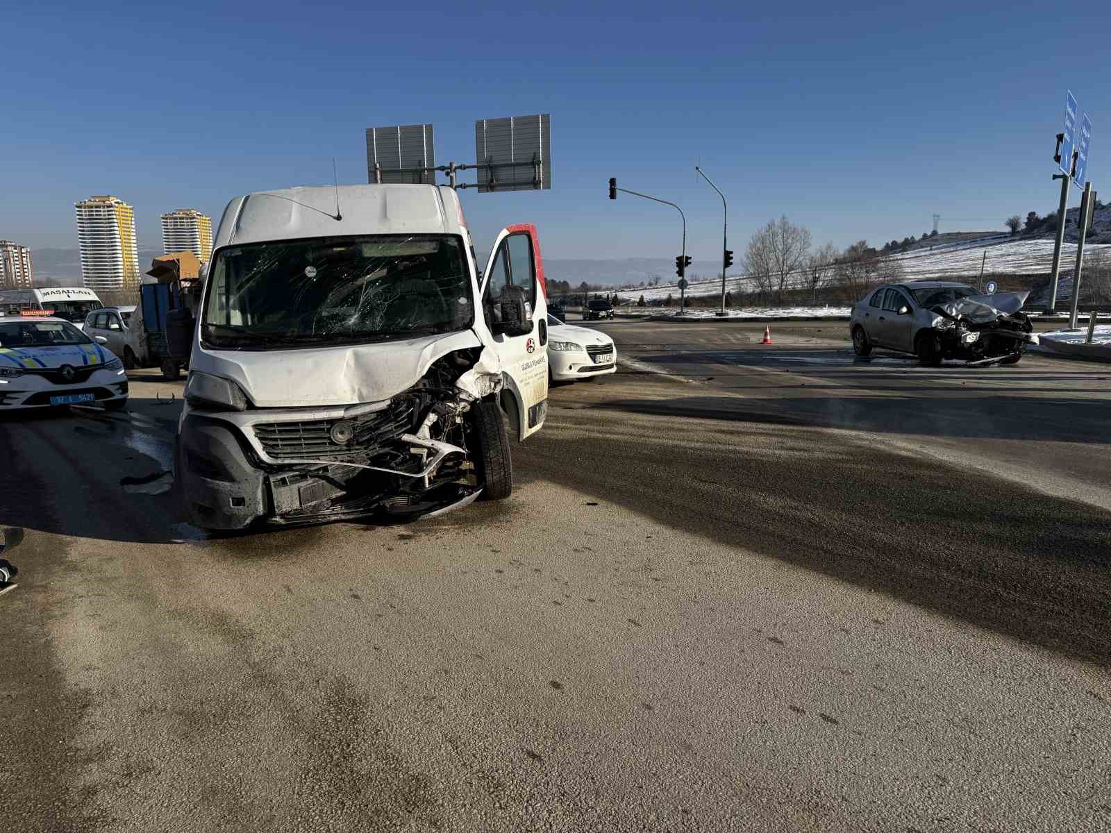kastamonuda minibus ile otomobil carpisti 1 yarali qif29zjq