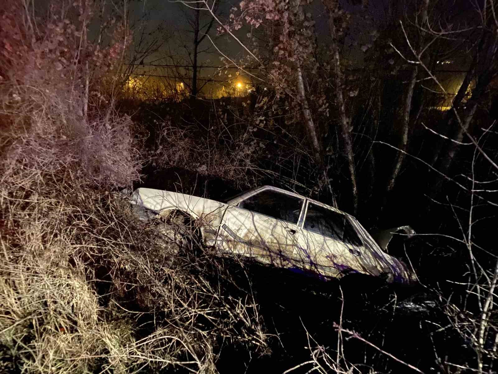 kastamonuda otomobil agaca carpti 1 yarali IOTY8MB4