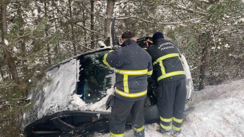 kastamonuda otomobil sarampole yuvarlandi 2 yarali 5GJ43N8D