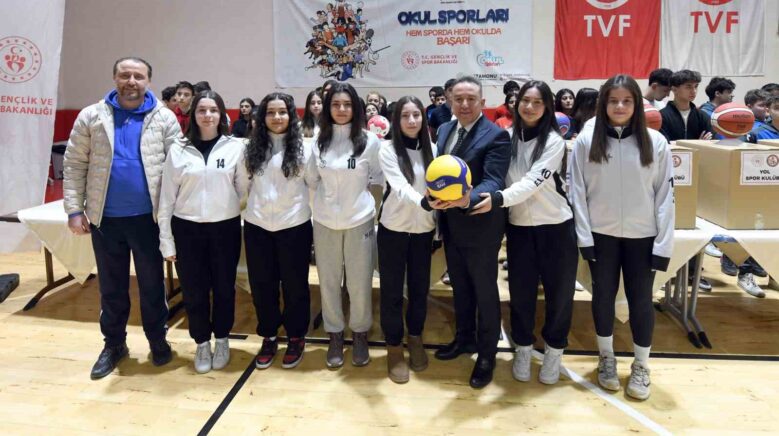 kastamonuda spor kulupleri ve okullara 7 milyon tl degerinde malzeme destegi 6Z51tpOK