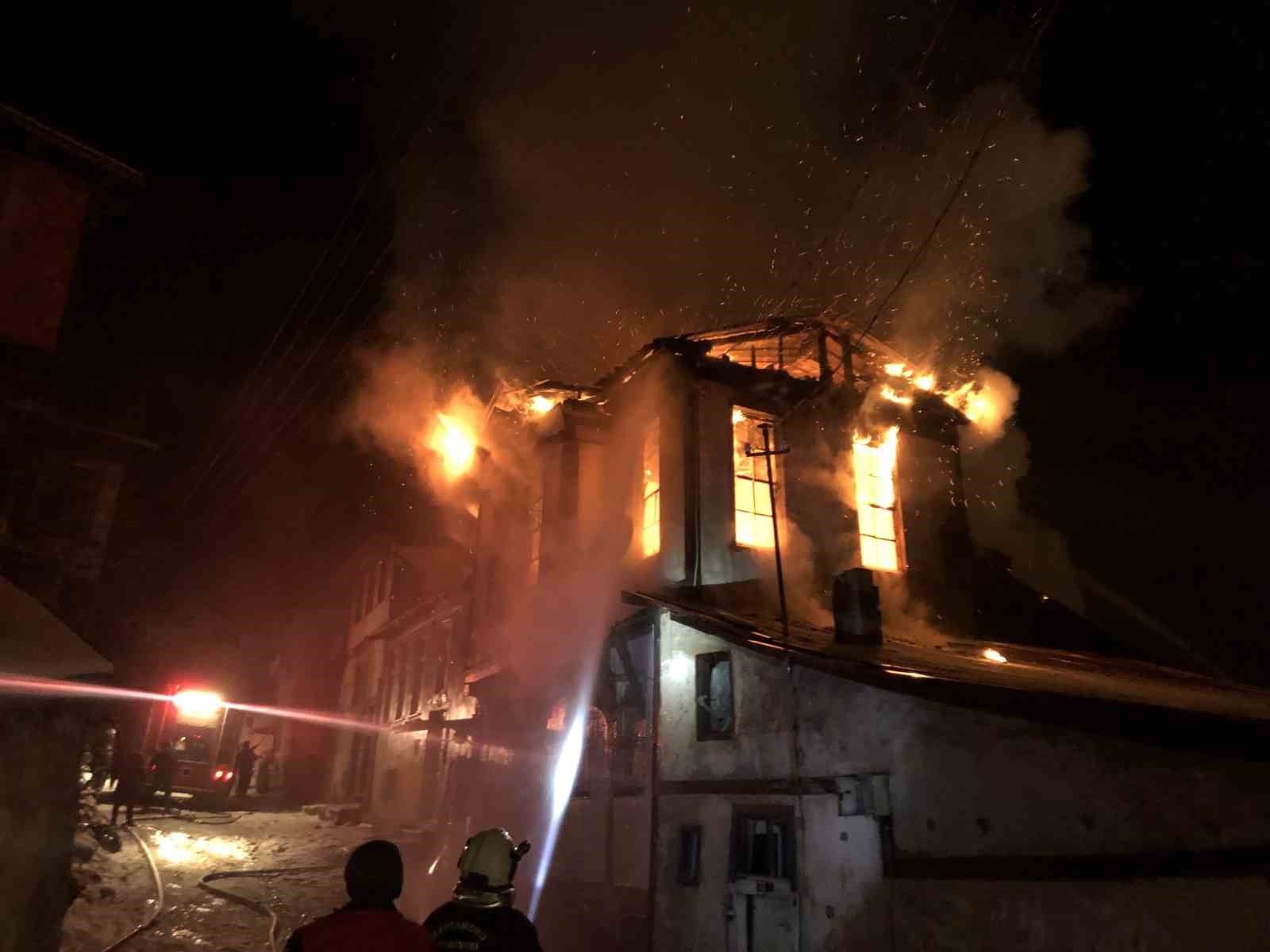 kastamonuda uc katli tarihi konak yanginda kule dondu BVBMfLJ3