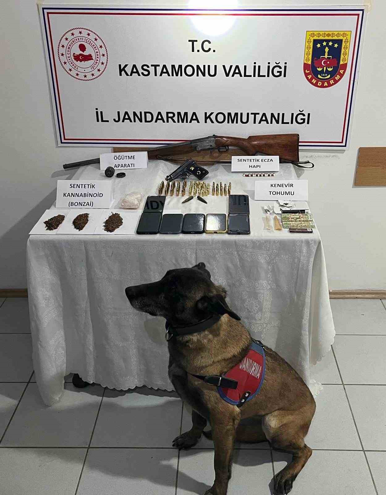 kastamonuda uyusturucu operasyonu 8 gozalti fj3XJFDP