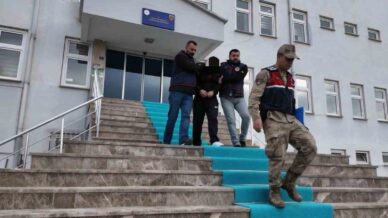 kendilerini guvenlik gucleri ve savci olarak tanitip yaslilari 1 milyon tl dolandirdilar NMY3r4lZ