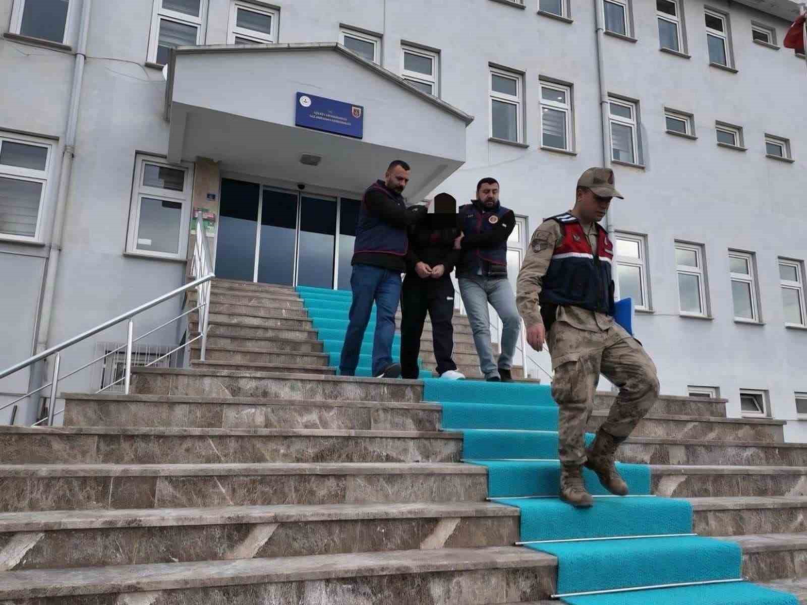 kendilerini guvenlik gucleri ve savci olarak tanitip yaslilari 1 milyon tl dolandirdilar NMY3r4lZ