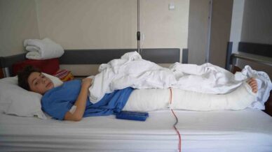 minik aytunanin kayak keyfi kabusa dondu pistte carpip kactilar kalcasi kirildi bLzsk5RT