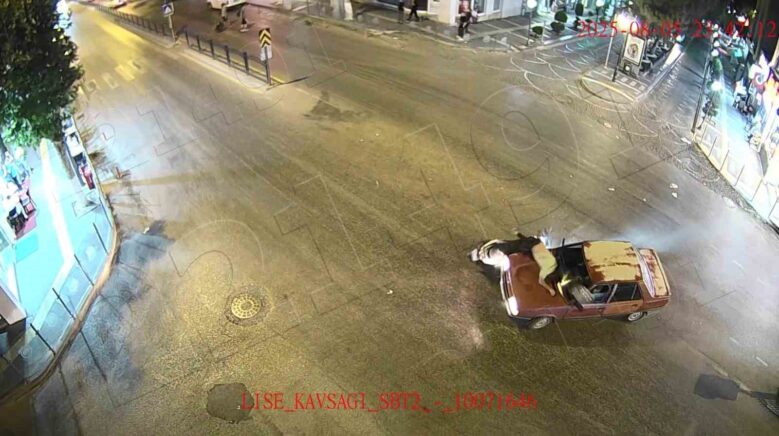 motosikletli kaputa yapisti otomobil motosikletlinin ustunden gecti sTEuG3GE