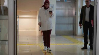 omude gorme engelliler icin yapay zek destekli asistan devrede lEaKDAl2