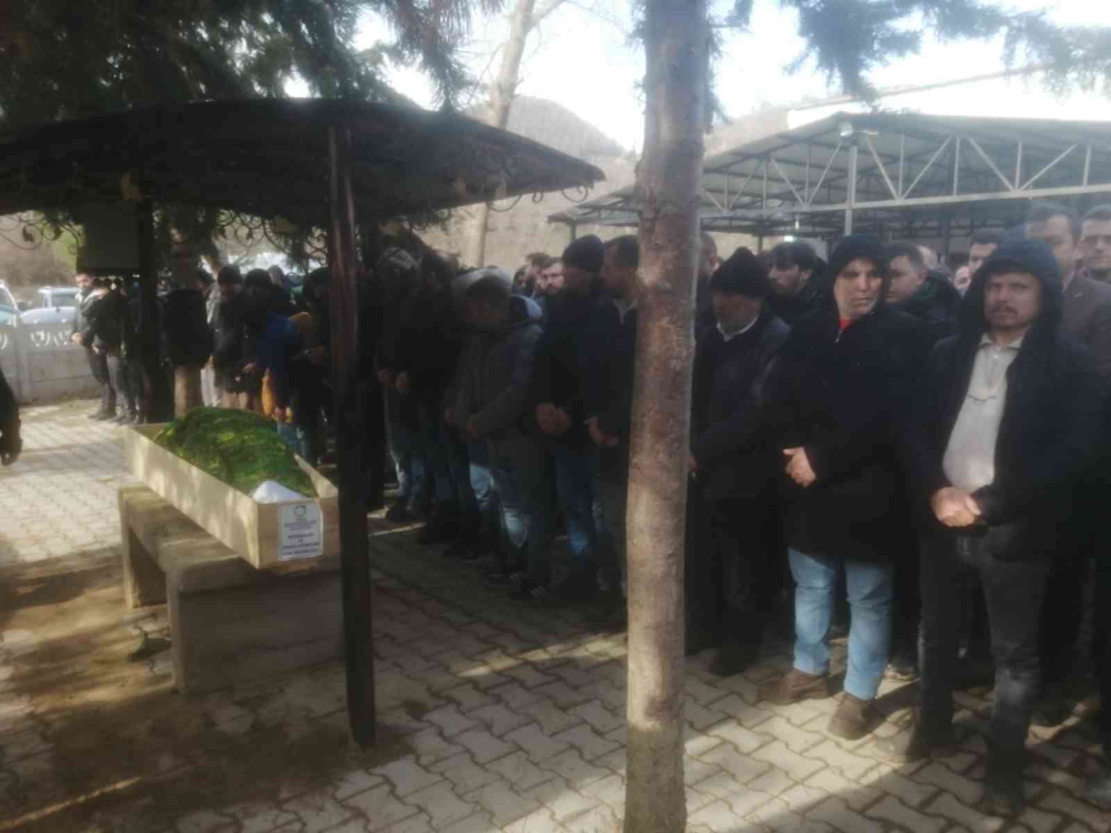 orduda oto bakim servisinde olu bulunan 2 genc topraga verildi