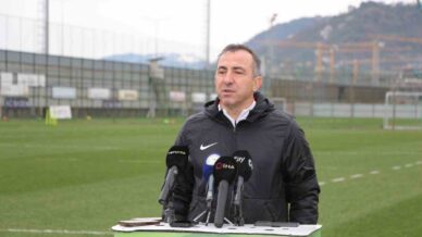 recep ucar hucuma donuk bir orta saha bakiyoruz PlgztFFt