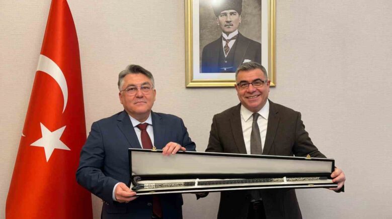 rektor ozolcerden icisleri bakani basdanismani yolcuya ziyaret h9wxJJfW